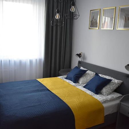 Apartament W Centrum Przy Parku Na Wyspie Piła Esterno foto