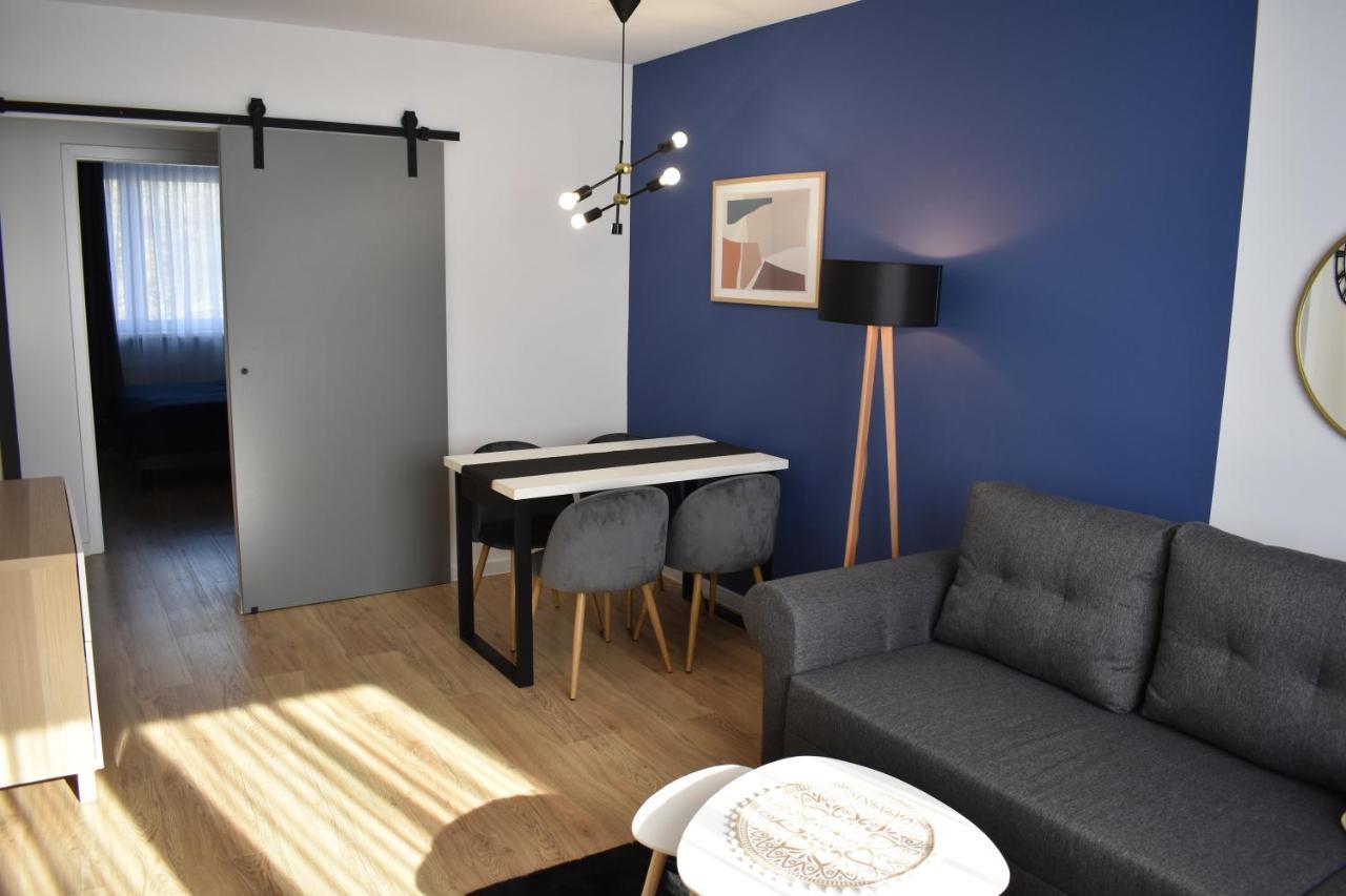 Apartament W Centrum Przy Parku Na Wyspie Piła Esterno foto