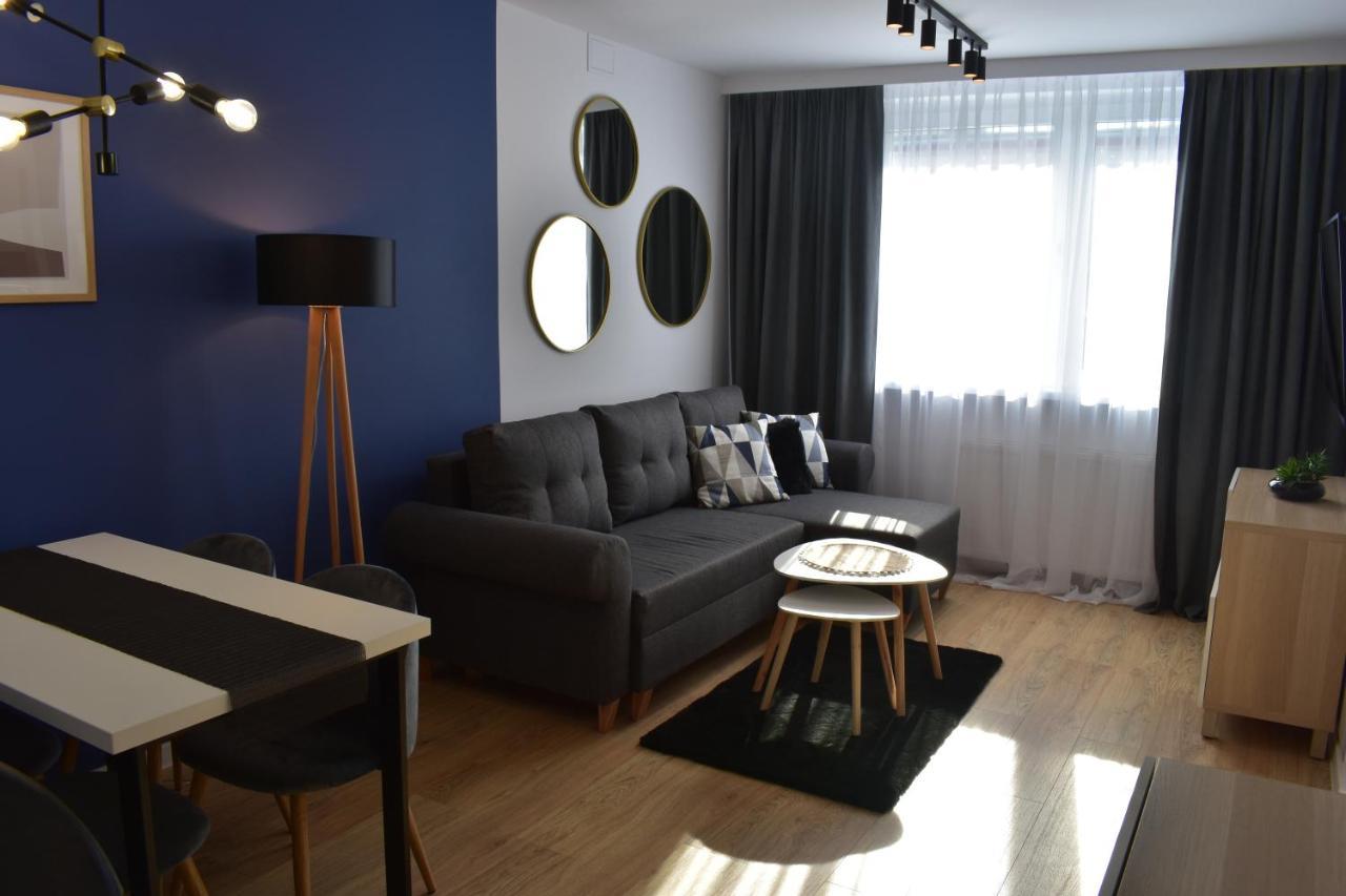 Apartament W Centrum Przy Parku Na Wyspie Piła Esterno foto