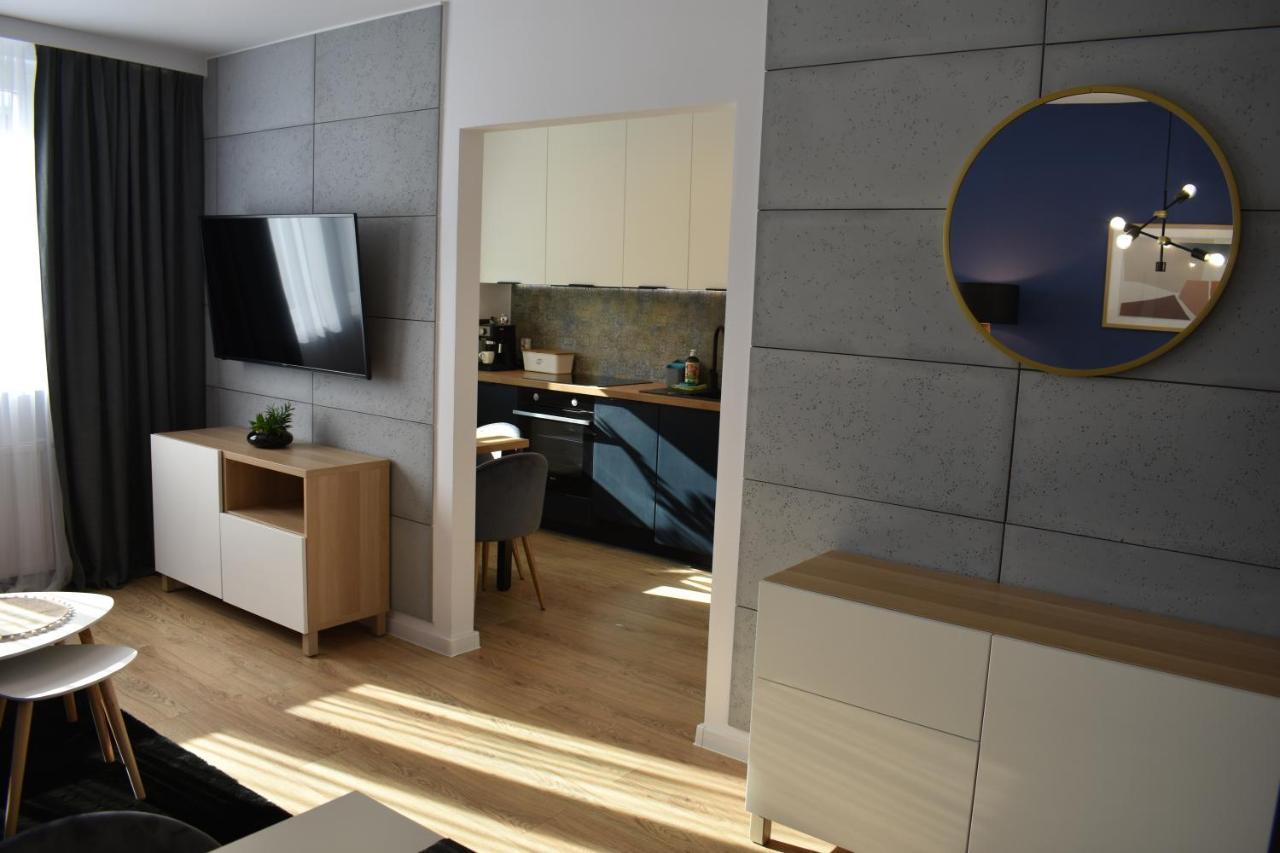 Apartament W Centrum Przy Parku Na Wyspie Piła Esterno foto