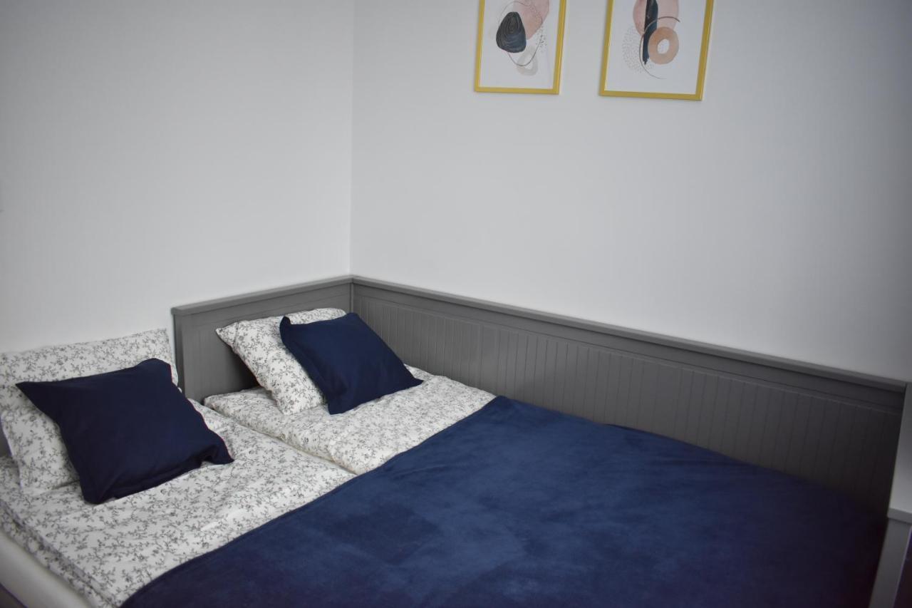 Apartament W Centrum Przy Parku Na Wyspie Piła Esterno foto